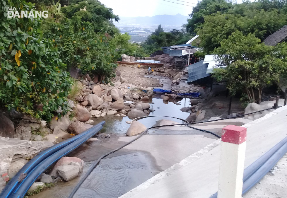 A dried section of the Luong Stream at the downstream of the road leading to the Hai Van Water Supply Plant