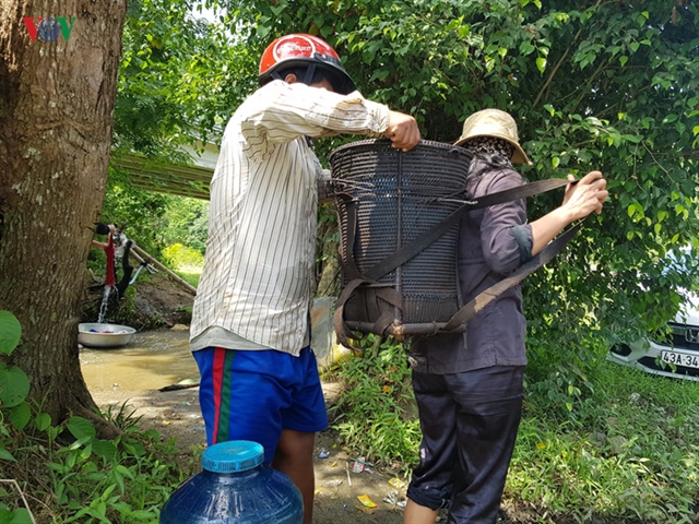 People in drought-hit Thanh My Commune, Quang Nam Province, need to travel hours every day to get water from a stream in the forest. — Photo vov.vn