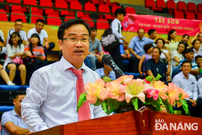 Phó Tổng Biên tập Báo Đà Nẵng Hứa Văn Hải, Trưởng Ban tổ chức giải phát biểu khai mạc giải đấu.  