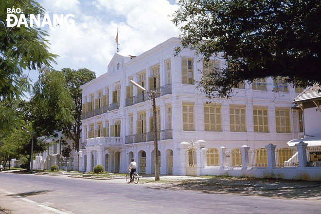Tòa nhà làm việc của HĐND thành phố Đà Nẵng, sẽ được chuyển đổi chức năng thành Bảo tàng lịch sử. (Nguồn: Jack Jennings,  chụp năm 1966)