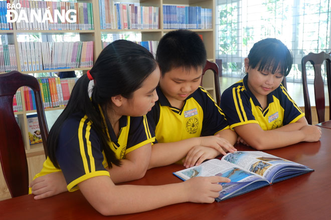 Học sinh Trường THCS Lý Thường Kiệt đọc sách trong thư viện trường.