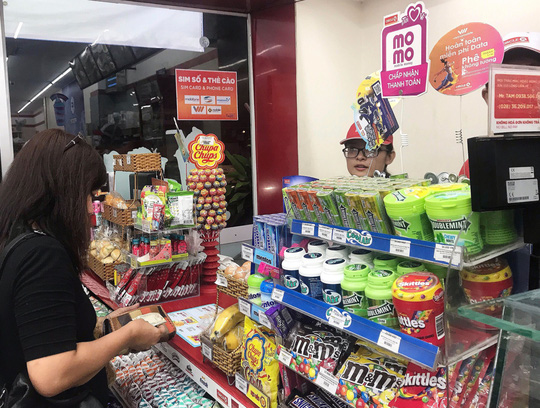 Một cửa hàng tiện lợi ở TP HCM cho phép thanh toán qua ví điện tử Ảnh: HOÀNG TRIỀU