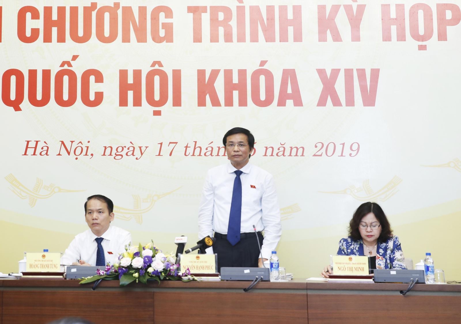 Tổng Thư ký Quốc hội, Nguyễn Hạnh Phúc, thông báo về Chương trình Kỳ họp thứ 7, Quốc hội khóa XIV ngày 17/5/2019. Ảnh: TTXVN