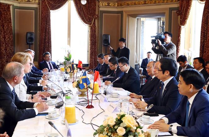 Thủ tướng Chính phủ Nguyễn Xuân Phúc và Đoàn Cấp cao Việt Nam gặp gỡ, trao đổi với lãnh đạo của những tập đoàn hàng đầu của Thụy Điển. Ảnh: Thống Nhất/TTXVN
