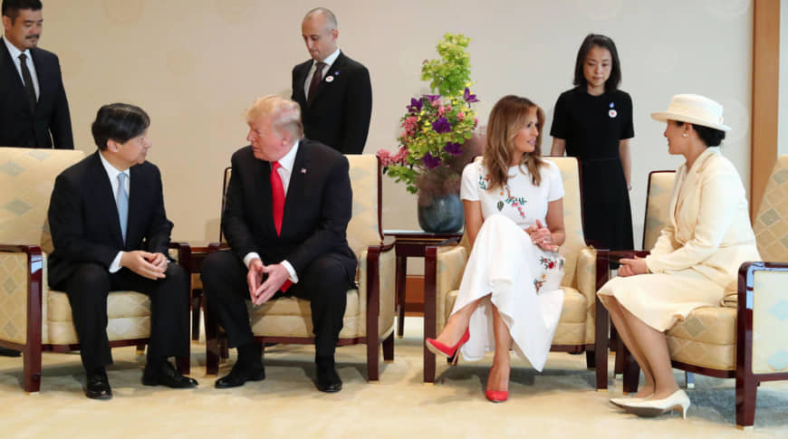 Vợ chồng Nhật hoàng có thể tự mình giao tiếp với vợ chồng Tổng thống Donald Trump bằng tiếng Anh. Ảnh: KYODO