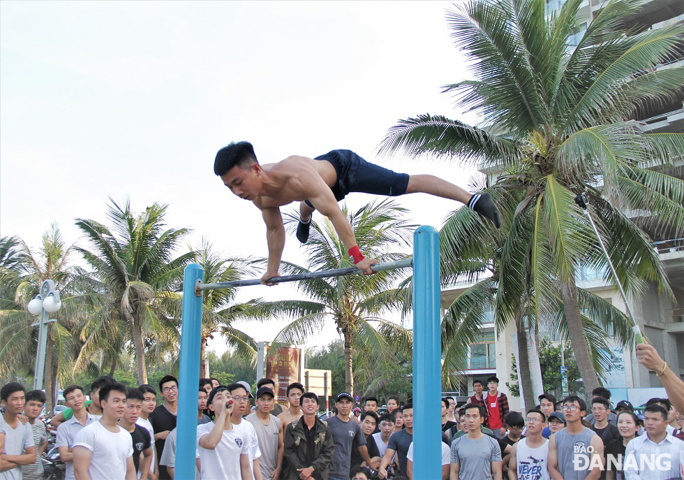 It is a combination of athletics, parkour, calisthenics and other sports, and is mostly performed in public spaces.