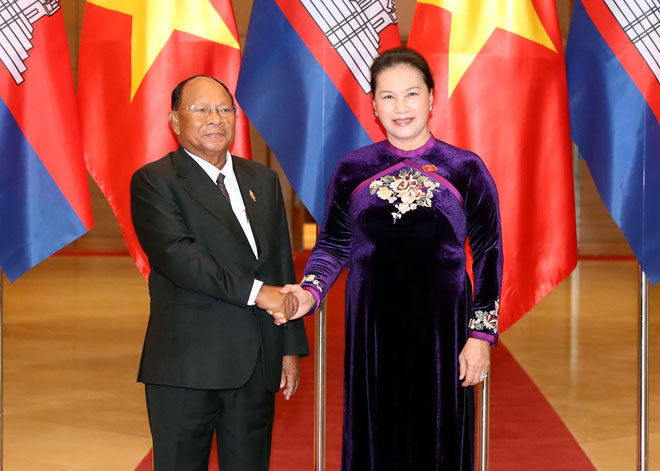 Chủ tịch Quốc hội Nguyễn Thị Kim Ngân và Chủ tịch Quốc hội Vương quốc Campuchia Samdech Heng Samrin. 		            Ảnh: TTXVN