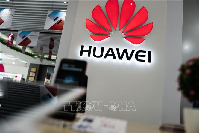 Huawei kiến nghị tòa án Mỹ bác bỏ lệnh cấm liên bang đối với sản phẩm của hãng. Ảnh: AFP/TTXVN