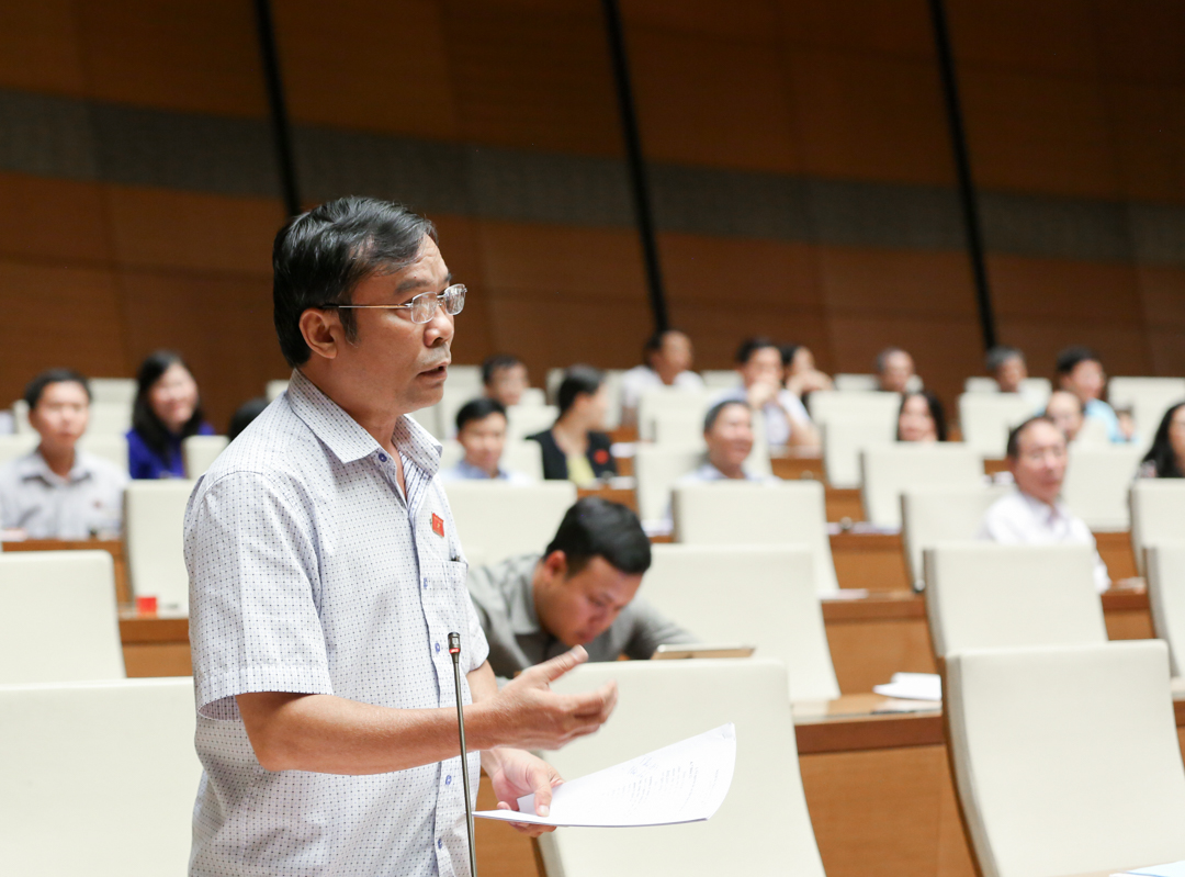 Đại biểu Quốc hội Nguyễn Bá Sơn phát biểu tại phiên thảo luận ngày 30-5.