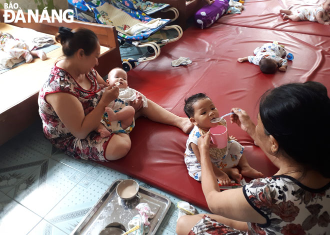Lương của nhân viên Trung tâm Nuôi dạy trẻ mồ côi ở mức 3 - 3,5 triệu đồng/tháng.