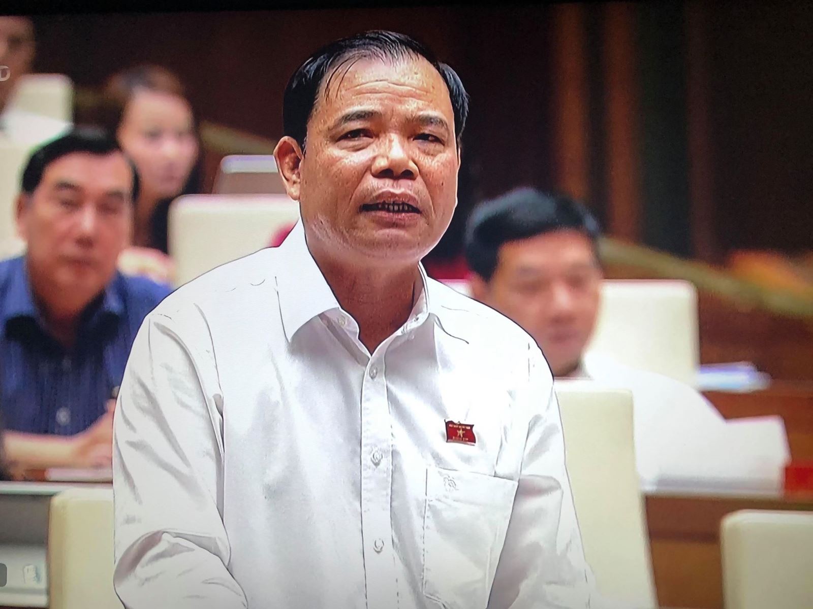 Bộ trưởng Bộ Nông nghiệp và Phát triển Nông thôn, Nguyễn Xuân Cường phát biểu trước Quốc hội. Ảnh: Viết Tôn