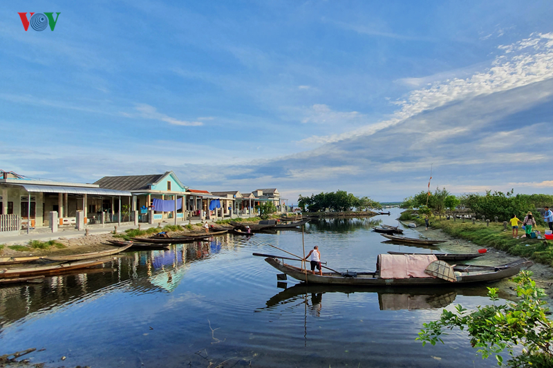 Vẻ đẹp bình dị của làng bích họa Ngư Mỹ Thạch ở Huế