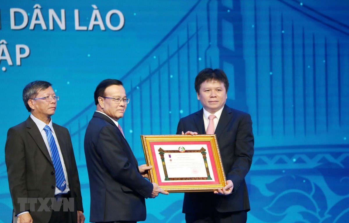 LaoVietBank - cầu nối hợp tác kinh tế giữa Việt Nam và Lào