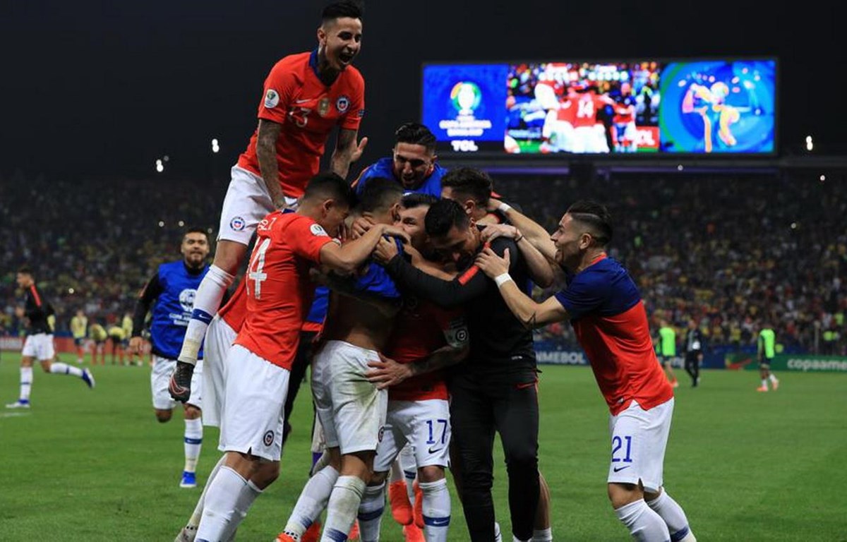 Hạ Colombia trên chấm luân lưu, Chile vào bán kết Copa America