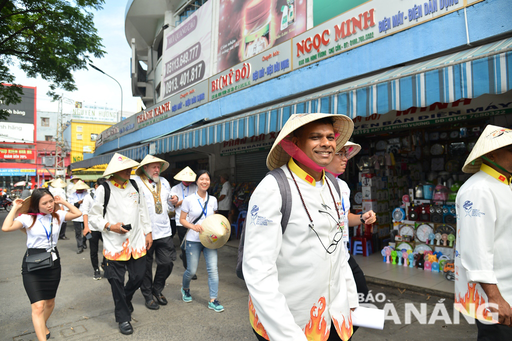 The international chefs at the Con Market