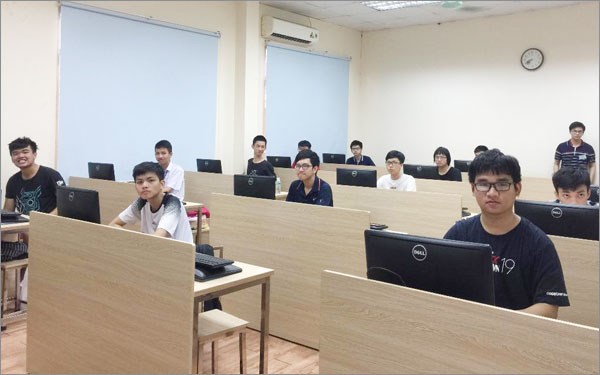 Vietnamese students participating in the contest (Photo: VNA)