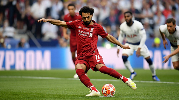 Cú sút quyết đoán của Salah đưa Liverpool vượt lên từ sớm.