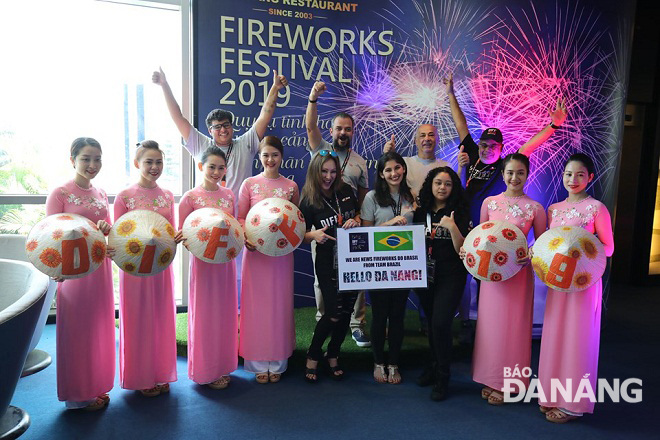 Brazilian contestants posing for a group photo with members from the Global2000 International Limited from Malaysia, the DIFF 2019 consultants