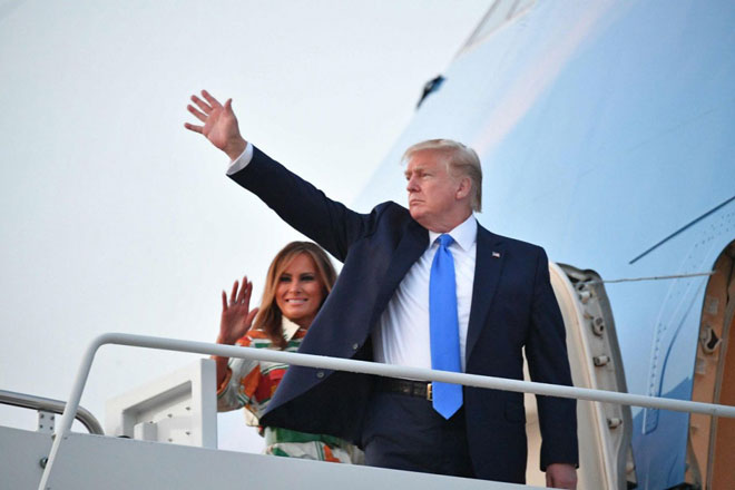 Tổng thống Mỹ Donald Trump và đệ nhất phu nhân Melania đến Anh trong lúc xứ sở sương mù gặp khủng hoảng vì Brexit. 	Ảnh: AP