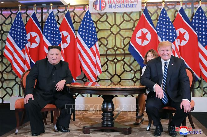 Tổng thống Mỹ Donald Trump (phải) và nhà lãnh đạo Triều Tiên Kim Jong-un (trái) tại cuộc gặp ở Hà Nội ngày 28/2/2019. Ảnh: AFP/TTXVN