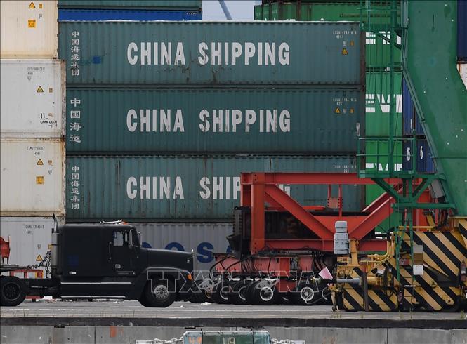 Hàng hóa Trung Quốc được xếp tại cảng ở Long Beach, California, Mỹ ngày 10/5/2019. Ảnh: AFP/TTXVN