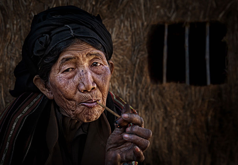 A ‘Ben Trong Cuoc Song’ (Inside Life) photo winning the Gold at the 1st International Exhibition of Photography entitled ‘PORTUGAL 2019’ 