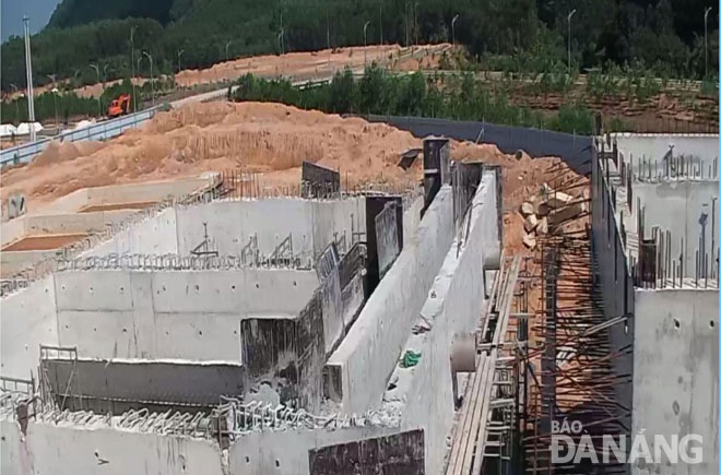Nhà máy nước hồ Hòa Trung đang được thi công.