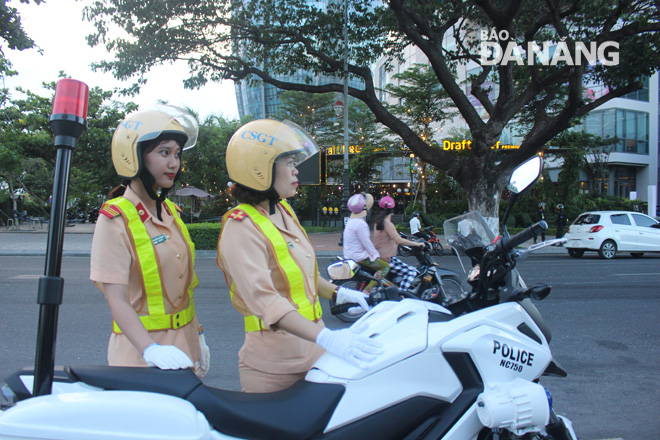 Captain Huong and Sergeant Major Khanh being on duty