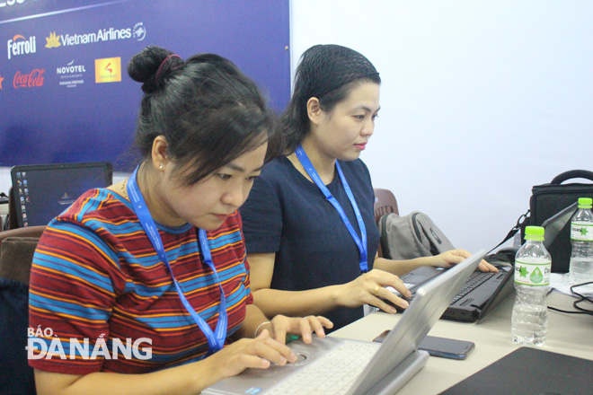 Female reporters from the DA NANG Newspaper writing articles about the second night of DIFF 2019  