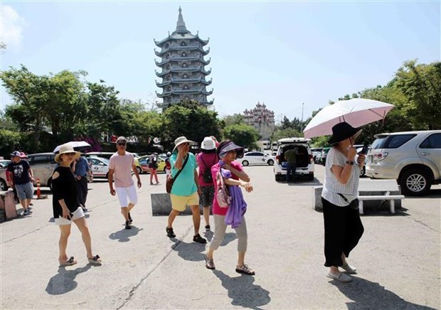 Visitors at Linh Ung Pagoda in Da Nang city (Photo: VNA)