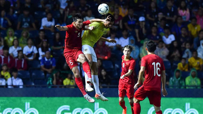 Dù liên tiếp đánh bại Thái Lan nhưng bóng đá Việt Nam vẫn cần nhiều hơn những chuyển biến tích cực trong thời gian tới. Ảnh: FAT