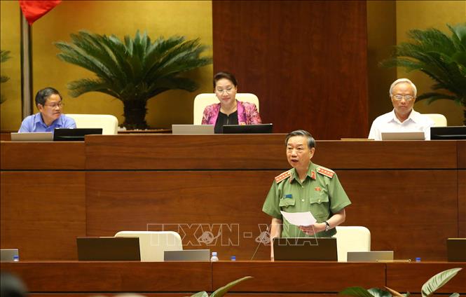 Bộ trưởng Bộ Công an Tô Lâm giải trình ý kiến của đại biểu Quốc hội. Ảnh: Doãn Tấn/TTXVN