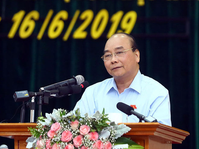 Thủ tướng Nguyễn Xuân Phúc phát biểu tại buổi tiếp xúc cử tri.  Ảnh: TTXVN