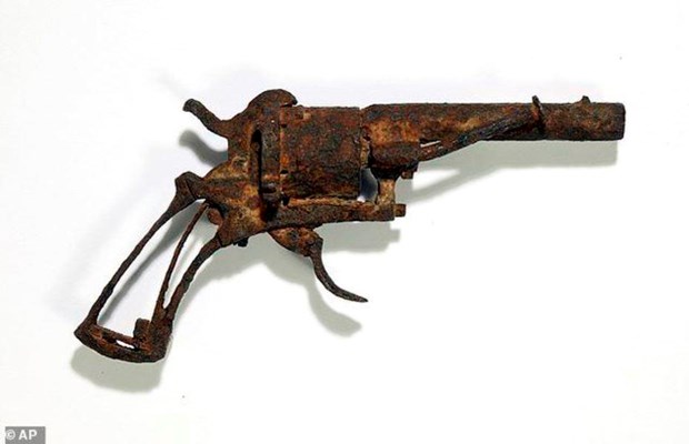 Khẩu súng đã cướp đi sinh mạng của danh họa Van Gogh. (Nguồn: AP)