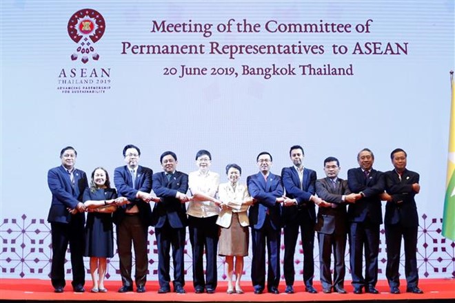 Members of the Committee of Permanent Representatives to ASEAN pose for a group photo (Source: VNA)