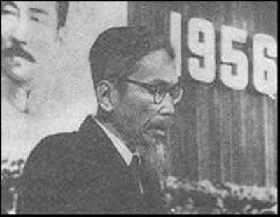 Nhà báo Phan Khôi đọc tham luận tại lễ kỷ niệm 20 năm ngày mất của nhà văn Lỗ Tấn.