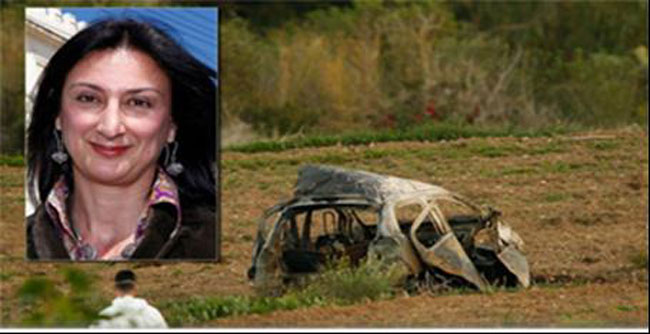 Nhà báo Daphne Caruana Galizia và chiếc xe bị gài bom.