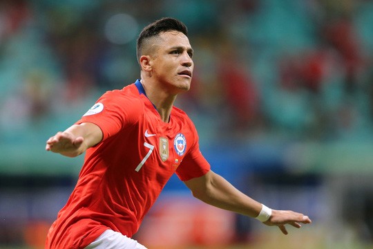 Alexis Sanchez sau pha lập công thứ nhì qua 2 vòng đấu