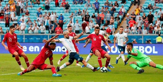 Aguero mang lại sức mạnh tấn công cho Argentina