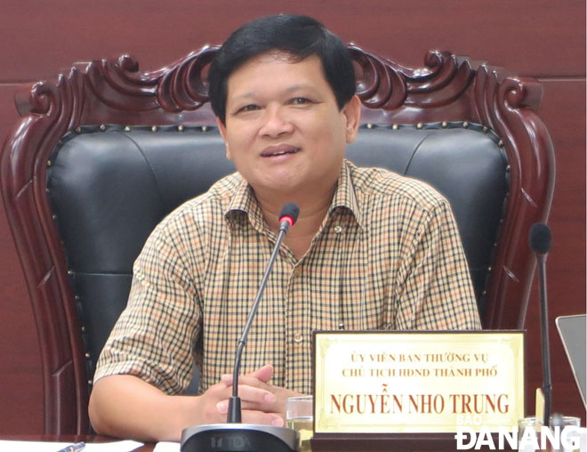 Chủ tịch HĐND thành phố Nguyễn Nho Trung phát biểu kết luận phiên họp. Ảnh: S.TRUNG