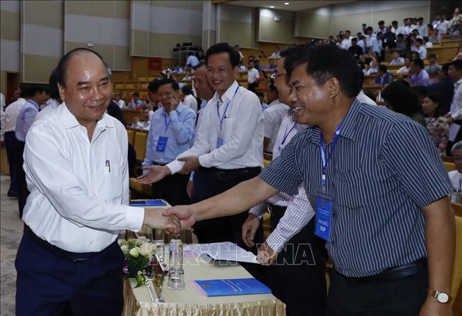 Thủ tướng Nguyễn Xuân Phúc với các đại biểu dự hội nghị.