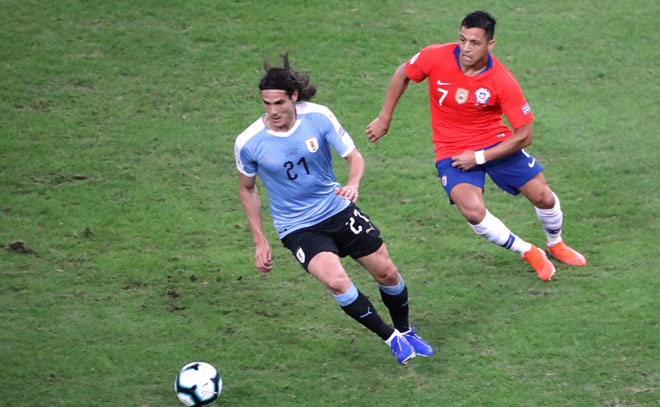 Bàn thắng duy nhất của Cavani giúp Uruguay đánh bại Chile.  Ảnh: thanhnien.vn