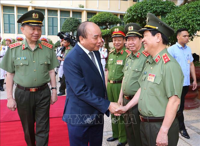 Thủ tướng Nguyễn Xuân Phúc với lãnh đạo Bộ Công an. Ảnh: Doãn Tấn/TTXVN