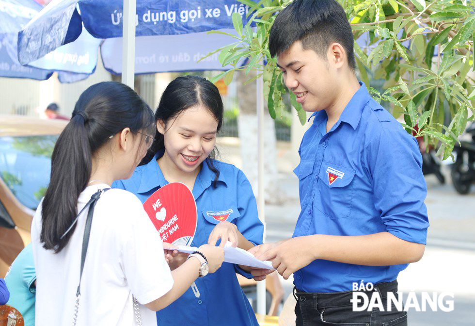 Volunteers talking with an exam sitter, and … 