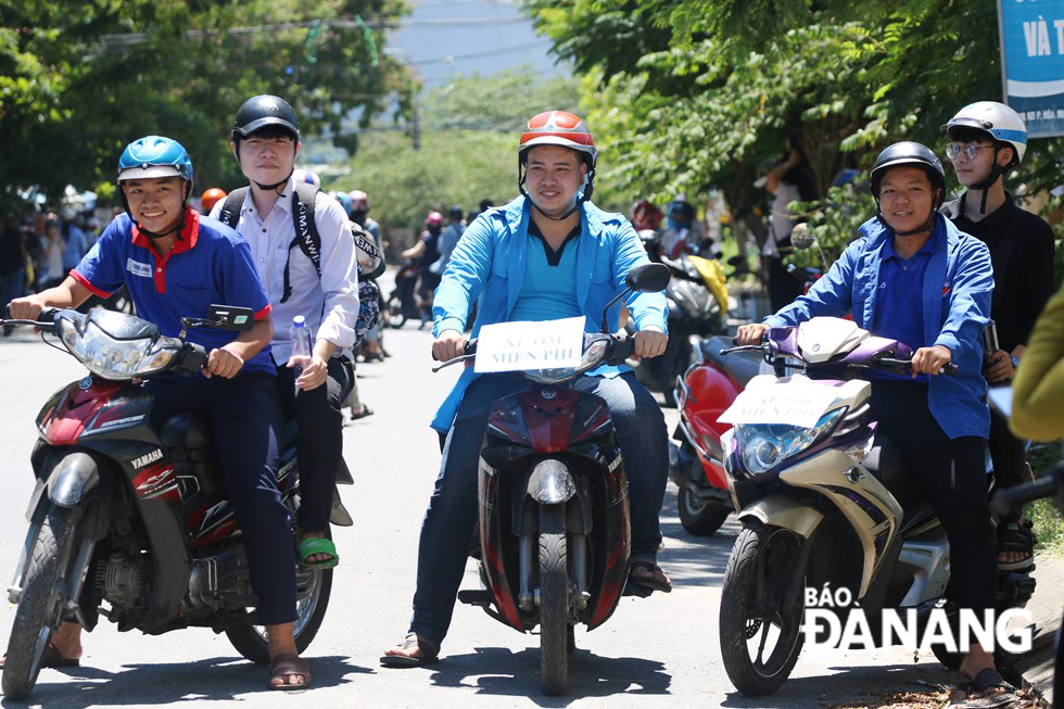 One of the highlights of this year’s Giving Strength in the Exam Season programme is the free-of-charge operation of motorbike taxi drivers 