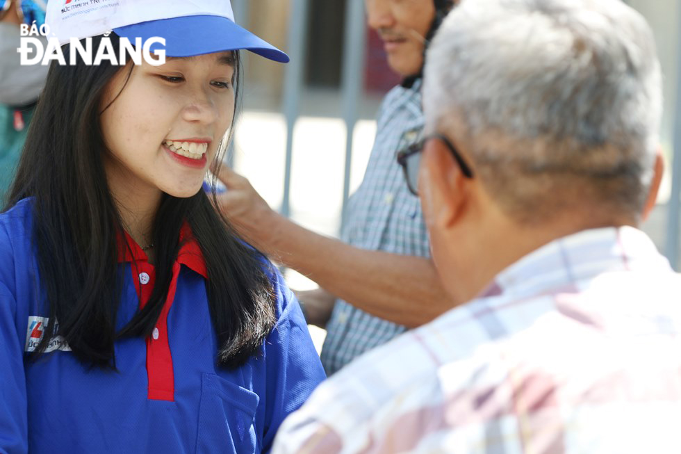 Thanks to their enthusiasm, young volunteers contributed to ensuring the success of the National Senior High school Graduation Examination 2019