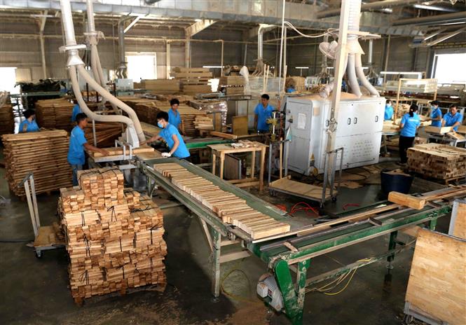 Xuất khẩu các mặt hàng từ gỗ dự kiến đạt tốc độ tăng mạnh, trên 30% sau khi Việt Nam Nam ký kết Hiệp định Thương mại Tự do EVFTA. Ảnh: TTXVN