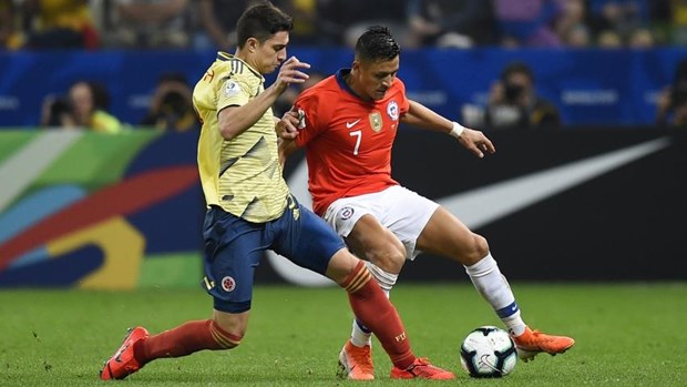 Sanchez (áo đỏ) cùng Chile tiếp tục hành trình bảo vệ ngôi vương. (Nguồn: sportsmax)