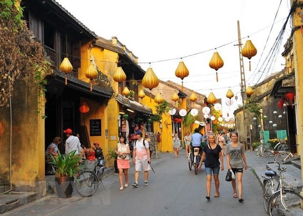 Foreign visitors in Hoi An ancient city (Source: VNA)