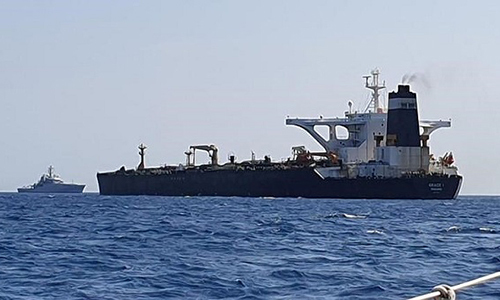 Anh bắt giữ tàu chở dầu Iran
